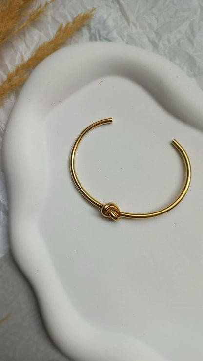 Details Knot Cuff Bracelet